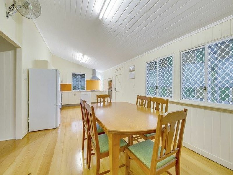 13 Bourke Street, Park Avenue QLD 4701