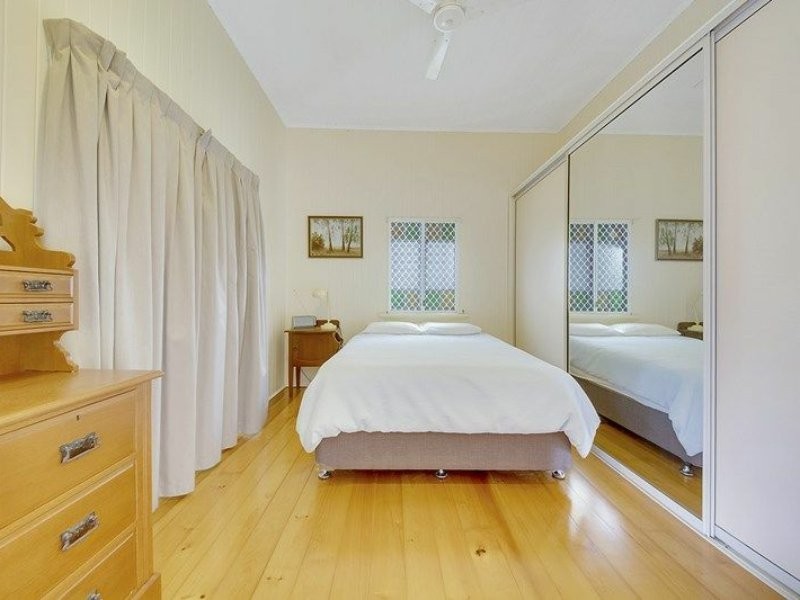 13 Bourke Street, Park Avenue QLD 4701