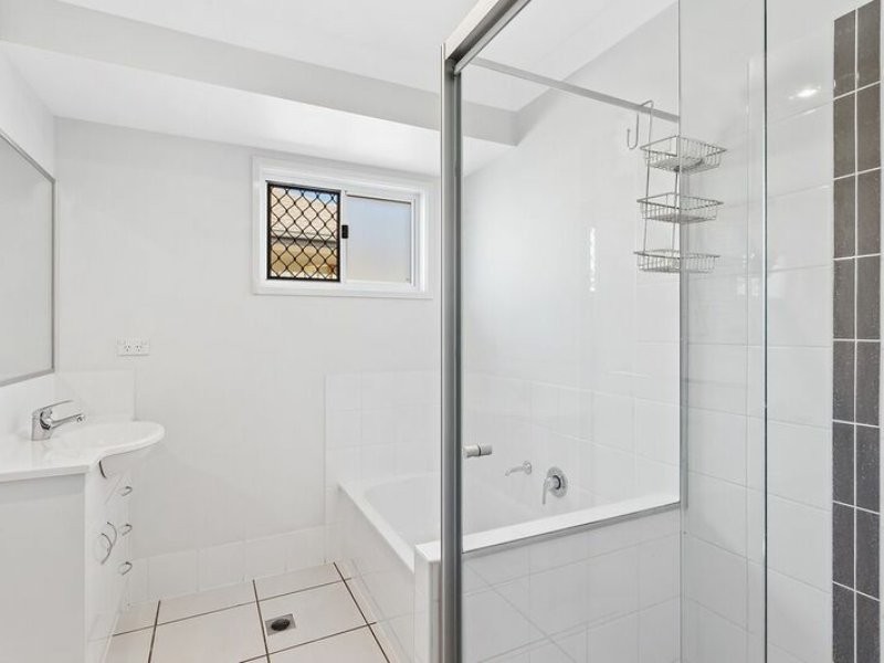 8 Press Court, Gracemere QLD 4702
