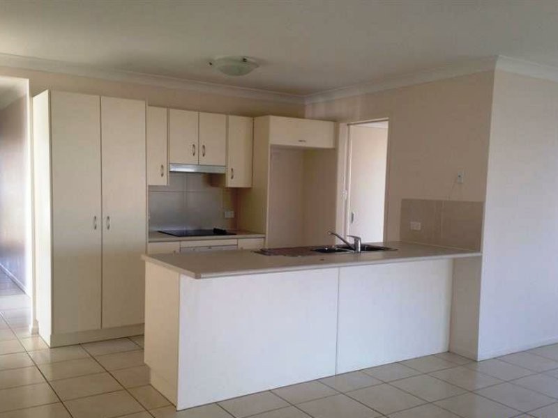 16 Owen Avenue, Gracemere QLD 4702