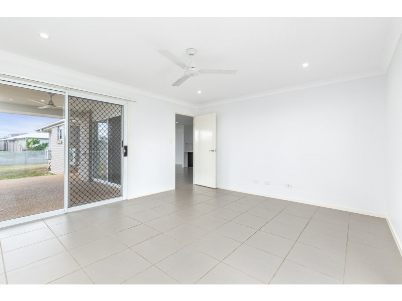 4 Irwin Street, Gracemere QLD 4702