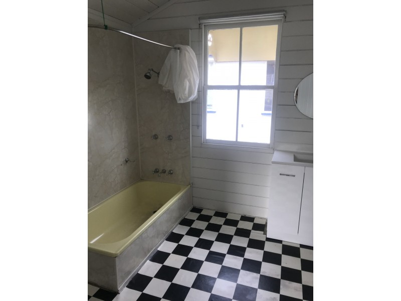 194 Peter Street, Berserker QLD 4701