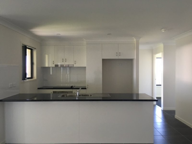 4 Bronco Crescent, Gracemere QLD 4702