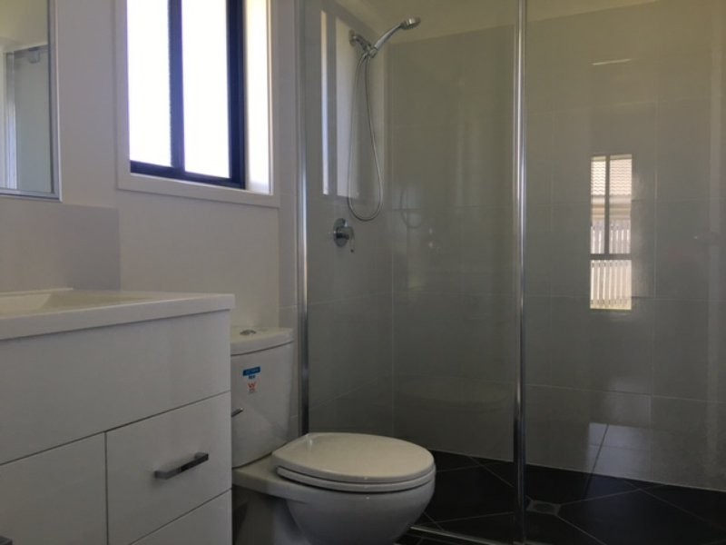 4 Bronco Crescent, Gracemere QLD 4702