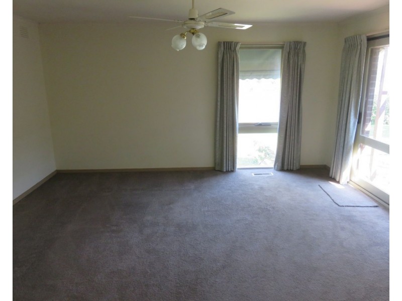 15 Lakeside Boulevard, Rowville VIC 3178
