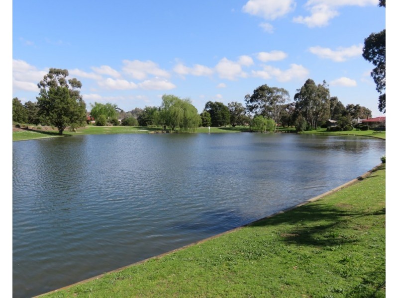 15 Lakeside Boulevard, Rowville VIC 3178