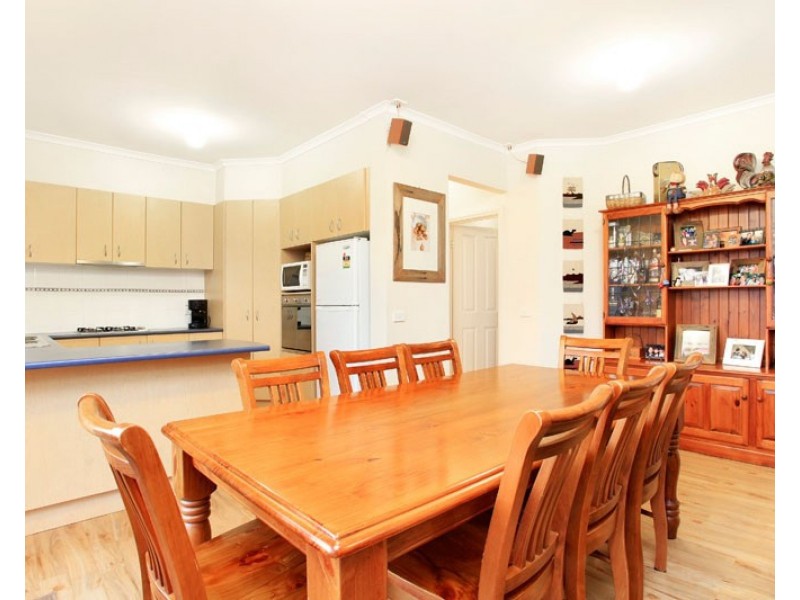 23 St Laurent Rise, Knoxfield VIC 3180