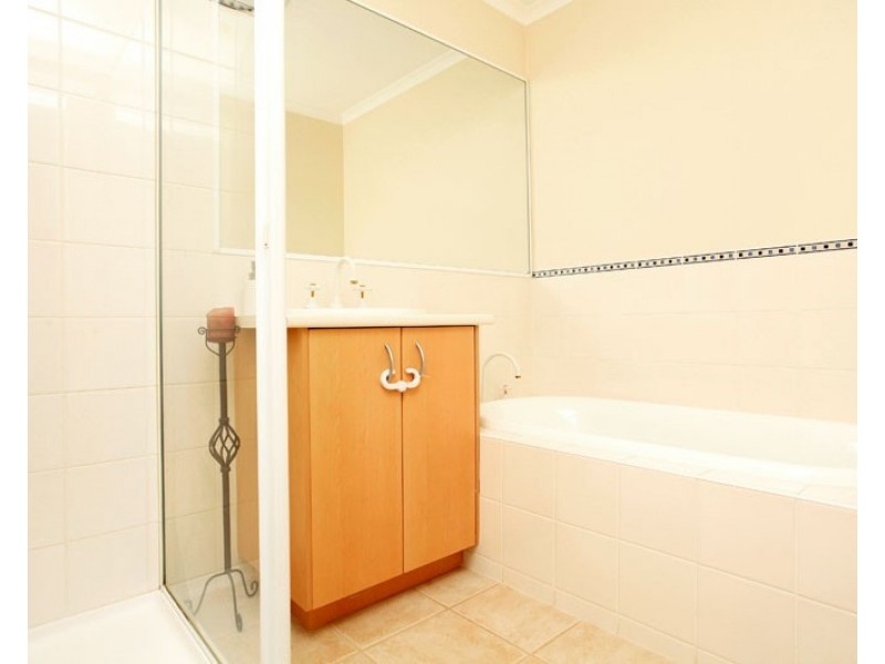 23 St Laurent Rise, Knoxfield VIC 3180