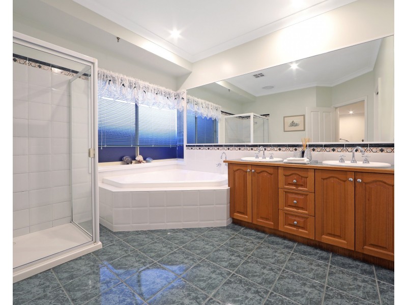 5 Grange Drive, Lysterfield VIC 3156