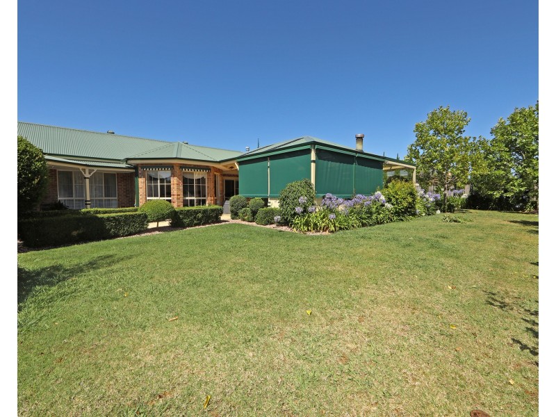 5 Grange Drive, Lysterfield VIC 3156