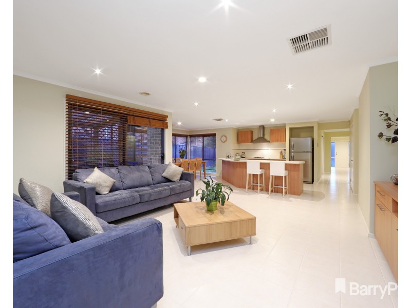 17 Banyalla Place, Rowville VIC 3178