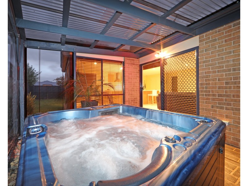 17 Banyalla Place, Rowville VIC 3178