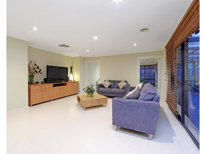 17 Banyalla Place, Rowville VIC 3178