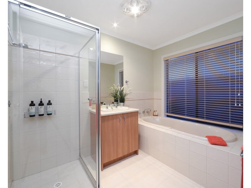 17 Banyalla Place, Rowville VIC 3178