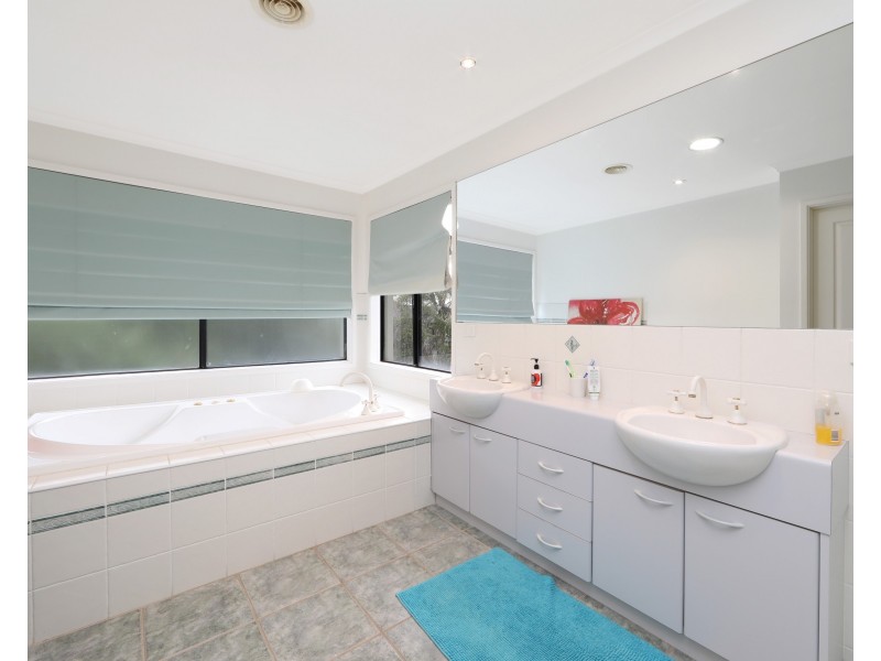 3 Parkside Boulevard, Lysterfield South VIC 3156