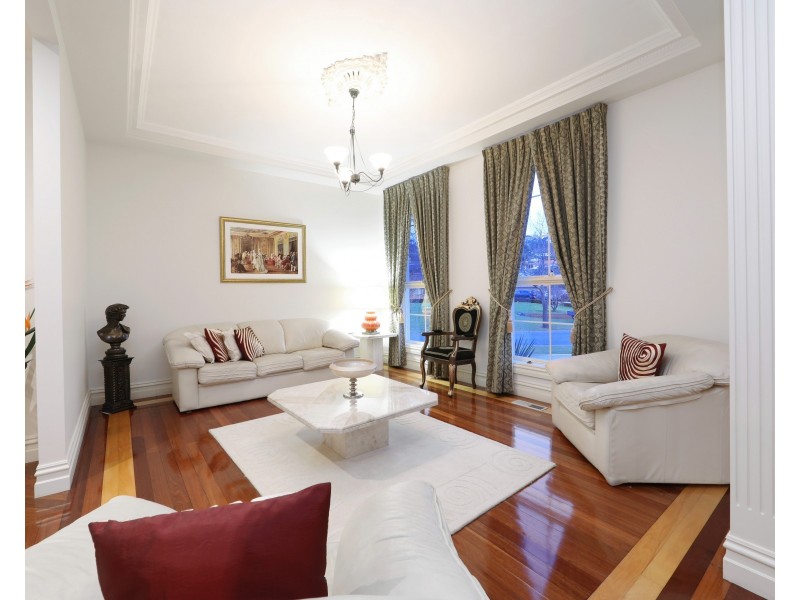 17 Parkside Boulevard, Lysterfield South VIC 3156