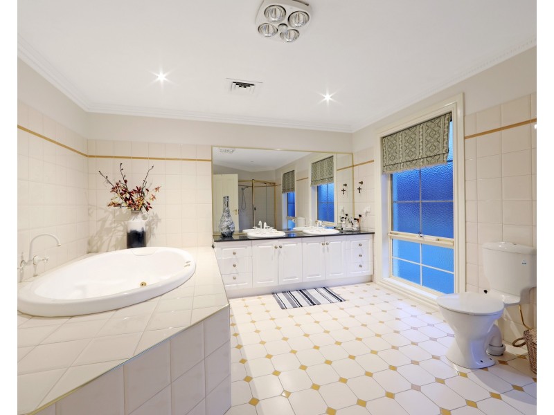 17 Parkside Boulevard, Lysterfield South VIC 3156