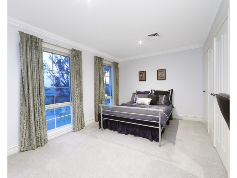 17 Parkside Boulevard, Lysterfield South VIC 3156