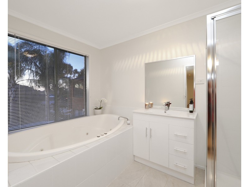 12 Airedale Way, Rowville VIC 3178