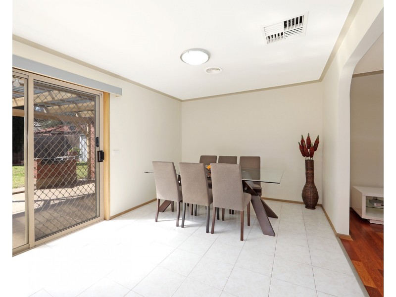 135 Waradgery Drive, Rowville VIC 3178