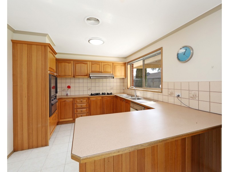 135 Waradgery Drive, Rowville VIC 3178