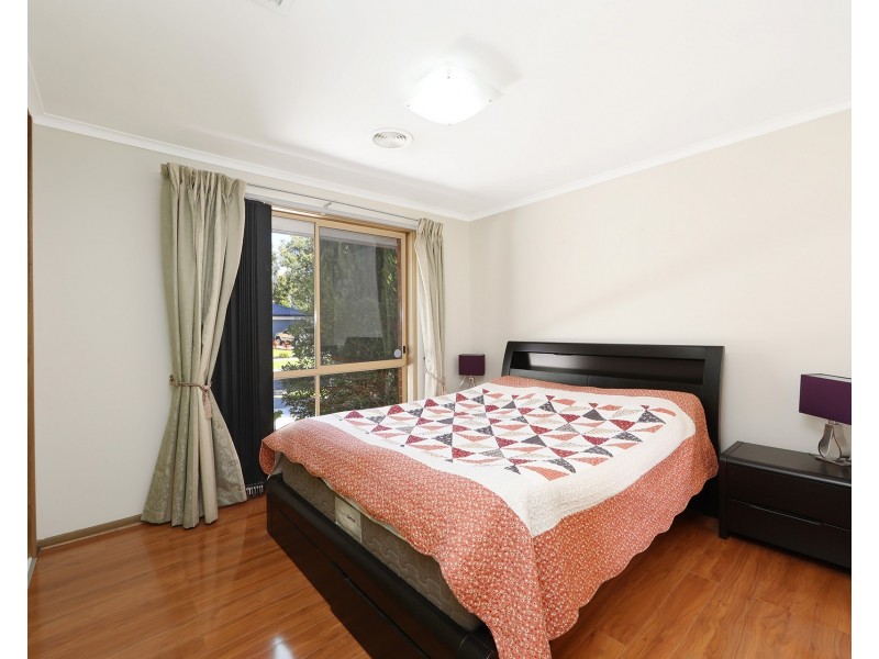 135 Waradgery Drive, Rowville VIC 3178