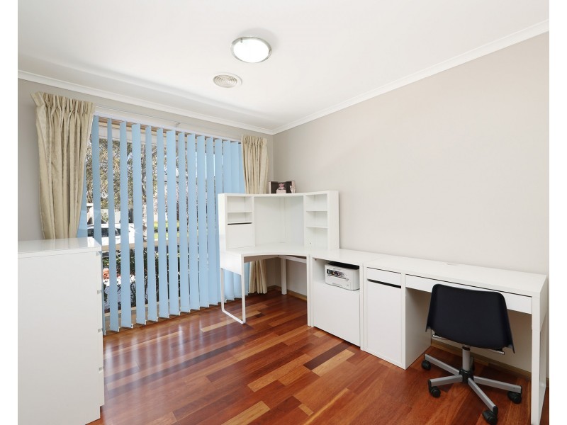 135 Waradgery Drive, Rowville VIC 3178