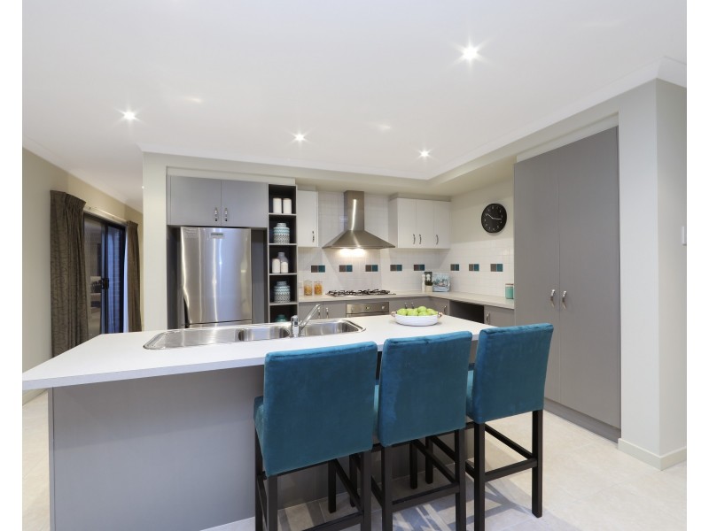 24 Monbulk Crescent, Rowville VIC 3178