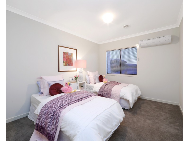 24 Monbulk Crescent, Rowville VIC 3178