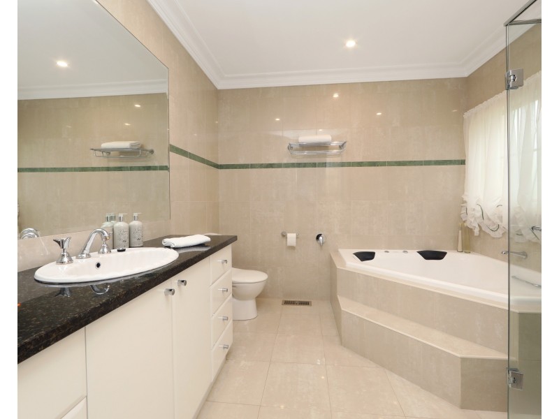 3 Forrest Hill Grove, Lysterfield South VIC 3156