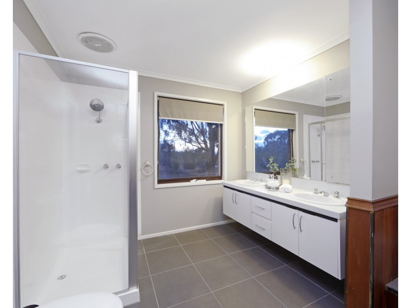 17 Taylors Lane, Rowville VIC 3178