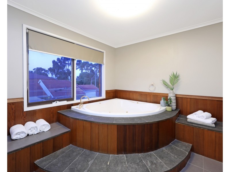 17 Taylors Lane, Rowville VIC 3178