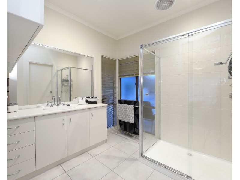 49 Lambourne Avenue, Rowville VIC 3178