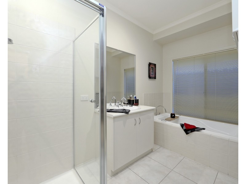 49 Lambourne Avenue, Rowville VIC 3178