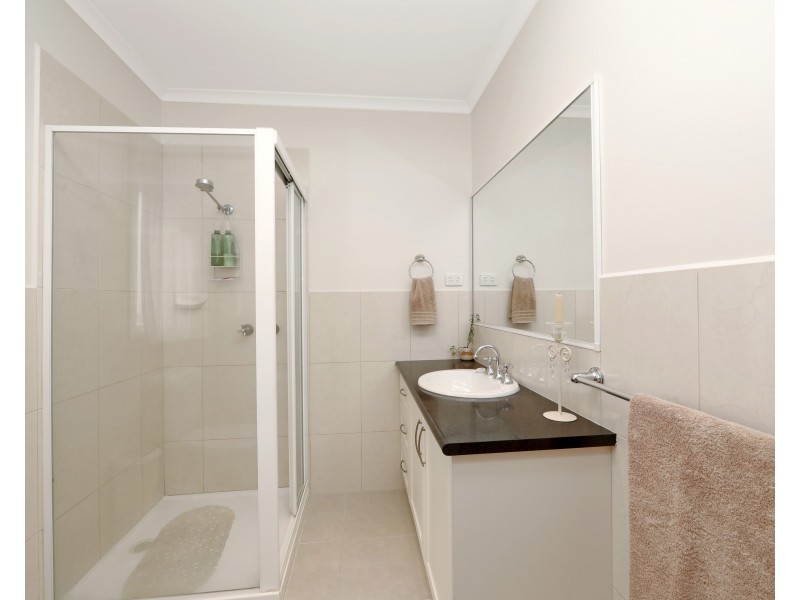 1/1 Lakeview Avenue, Rowville VIC 3178