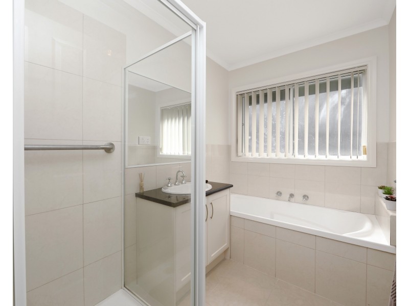 1/1 Lakeview Avenue, Rowville VIC 3178