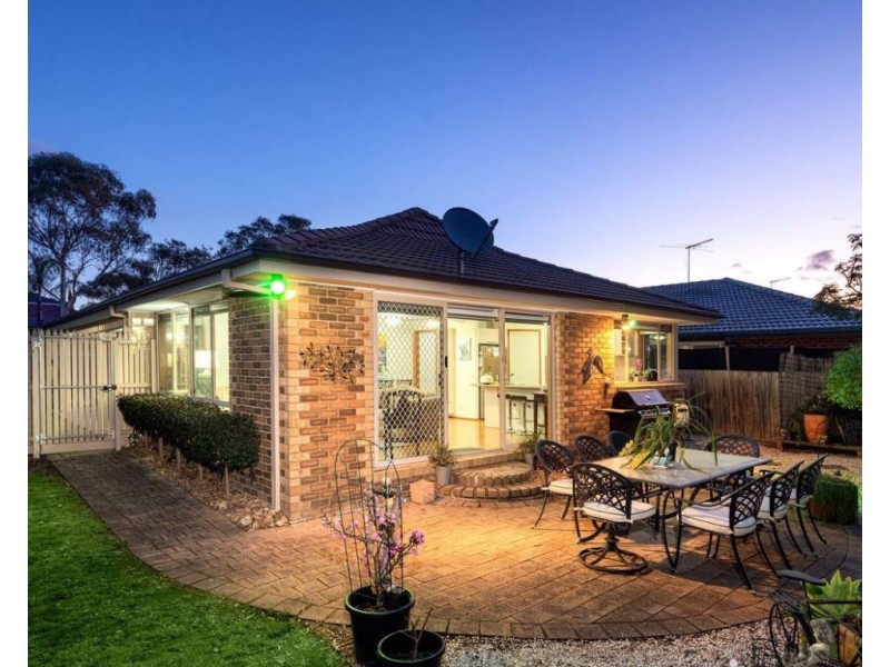 1 Whipbird Court, Rowville VIC 3178