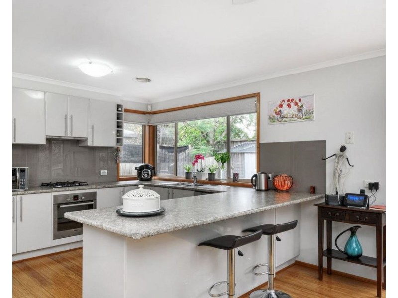 1 Whipbird Court, Rowville VIC 3178