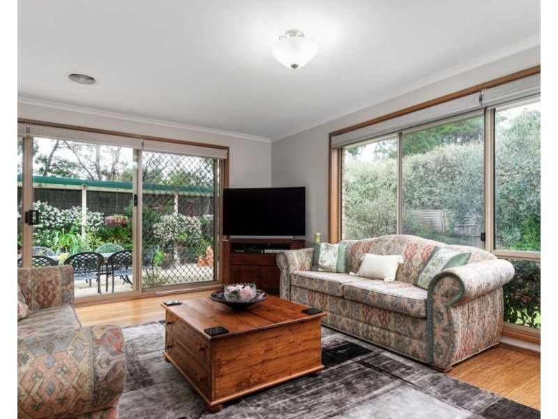 1 Whipbird Court, Rowville VIC 3178