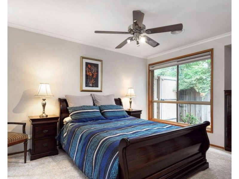 1 Whipbird Court, Rowville VIC 3178