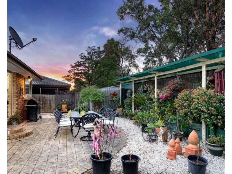 1 Whipbird Court, Rowville VIC 3178