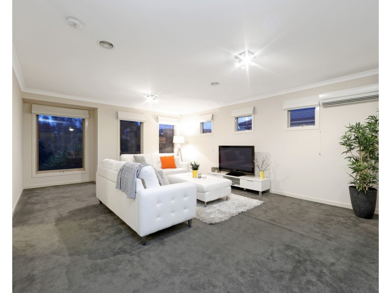 21 Monbulk Crescent, Rowville VIC 3178