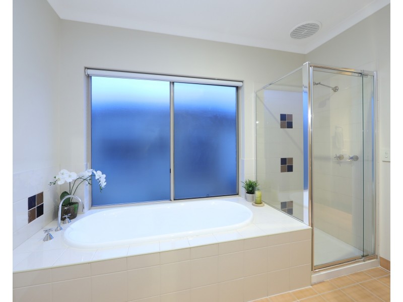 21 Monbulk Crescent, Rowville VIC 3178