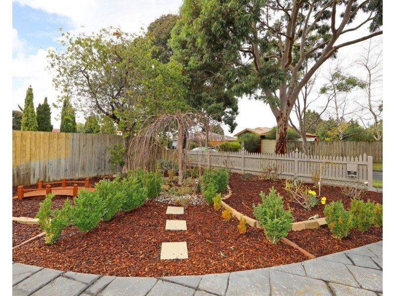 2 Bristol Place, Rowville VIC 3178