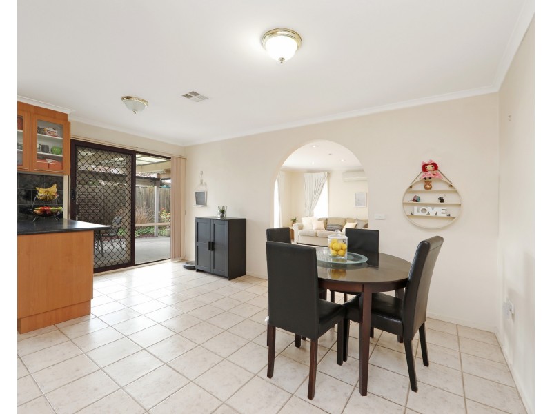 2 Bristol Place, Rowville VIC 3178
