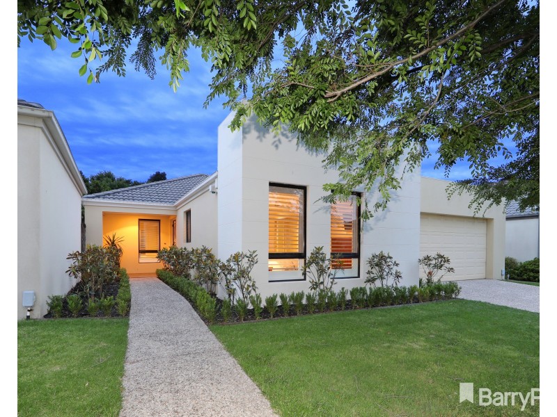 16 Sovereign Manors Crescent, Rowville VIC 3178