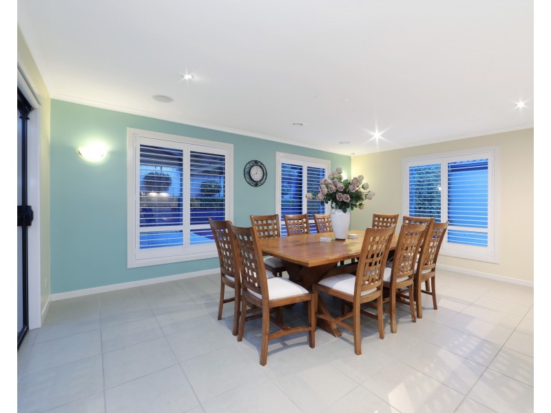 16 Sovereign Manors Crescent, Rowville VIC 3178