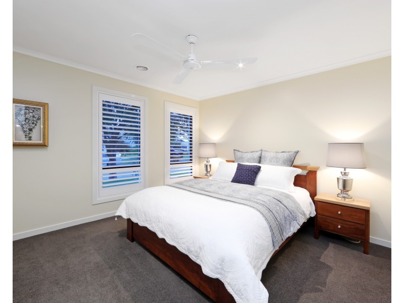 16 Sovereign Manors Crescent, Rowville VIC 3178