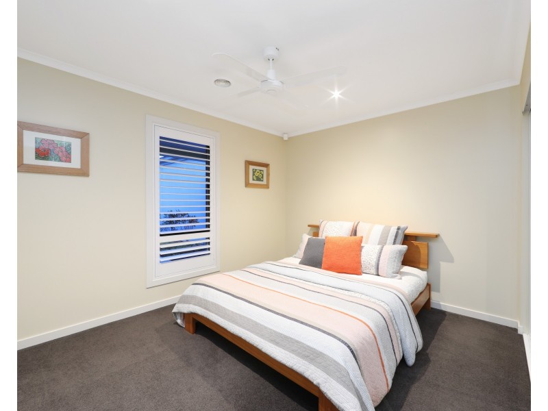 16 Sovereign Manors Crescent, Rowville VIC 3178