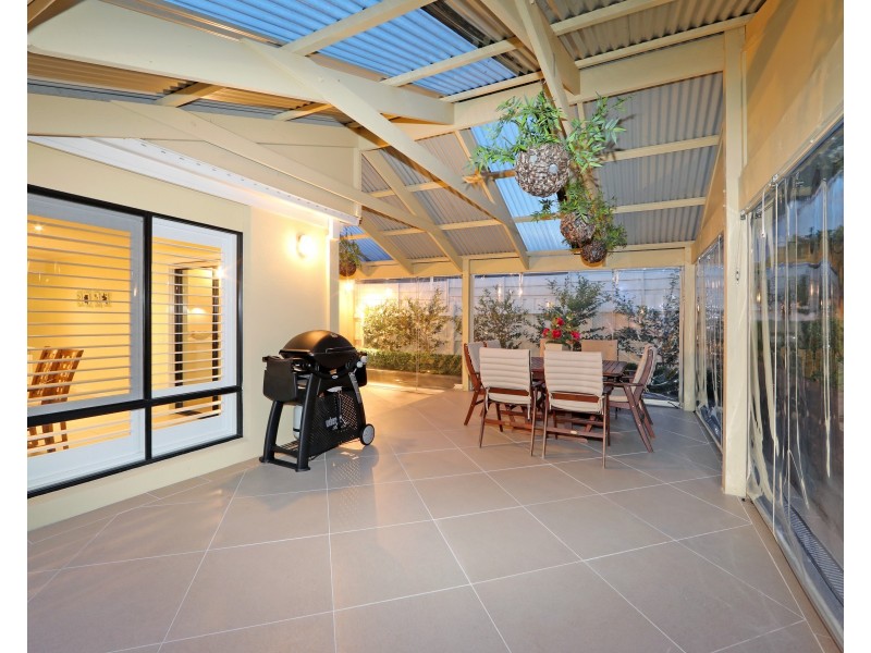 16 Sovereign Manors Crescent, Rowville VIC 3178